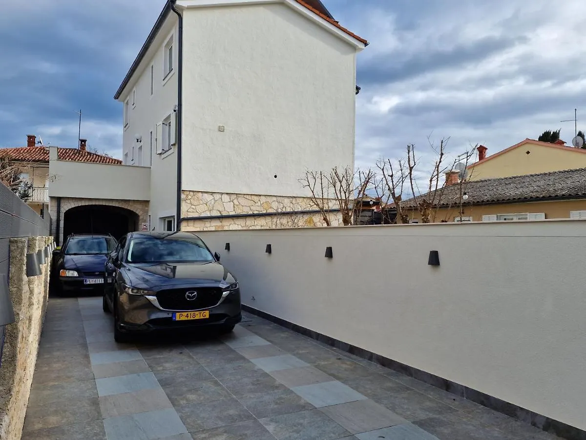 Apartmani Carla Medulin 0*,